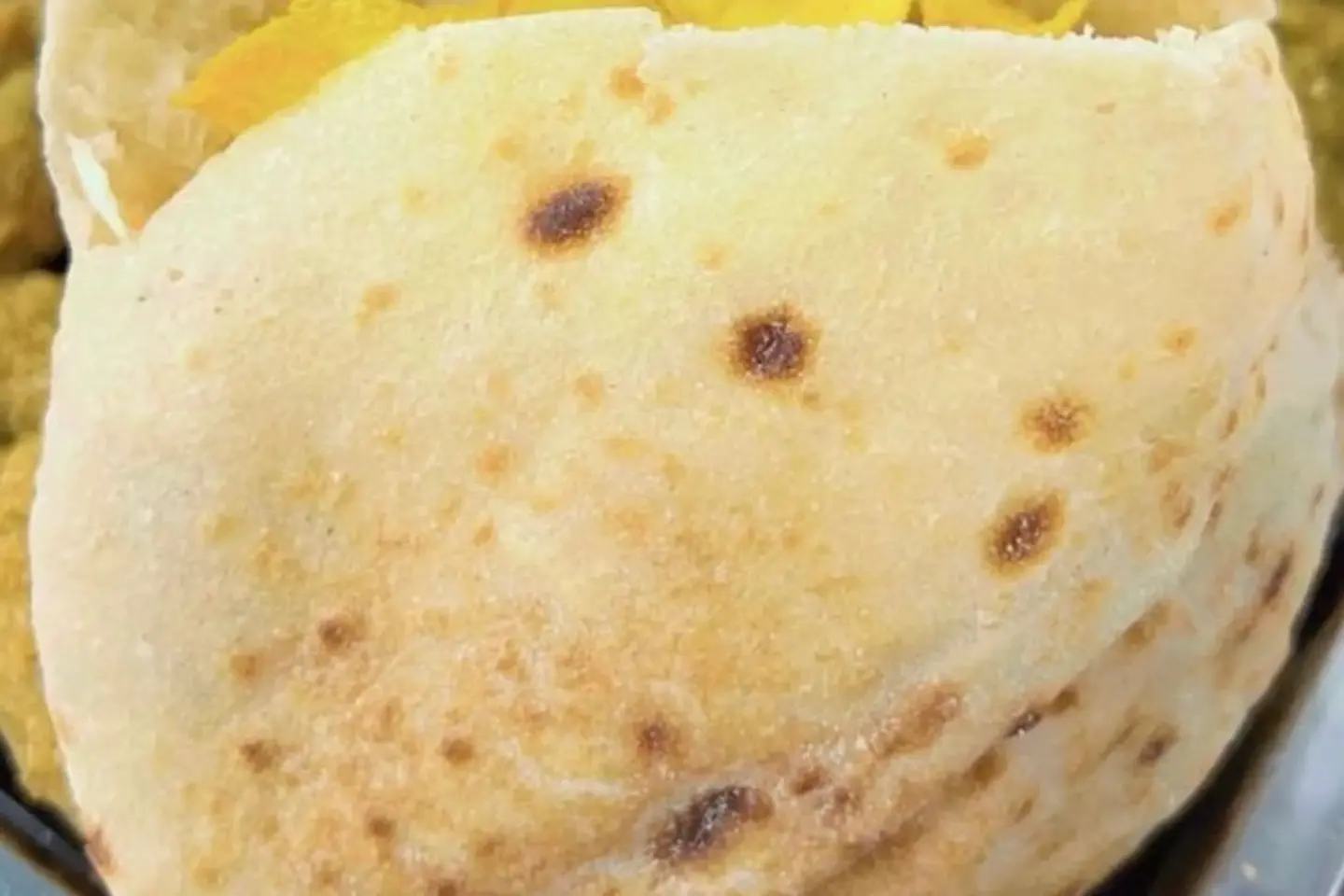 ساندوتش فلافل مشكل بالبيض خبز شامي