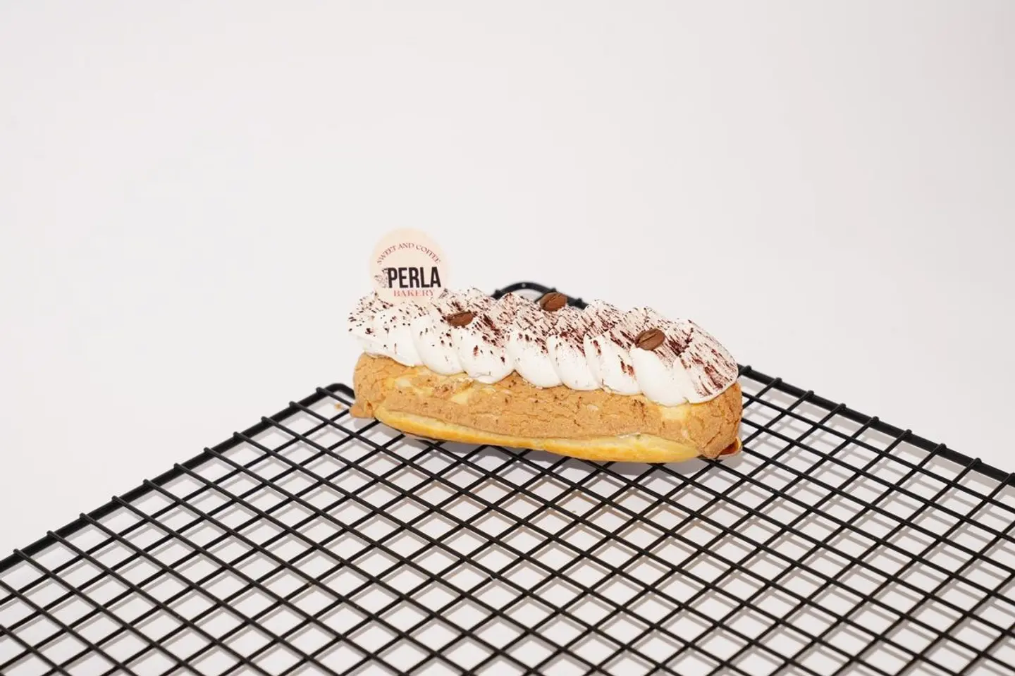Large Caramel Eclair