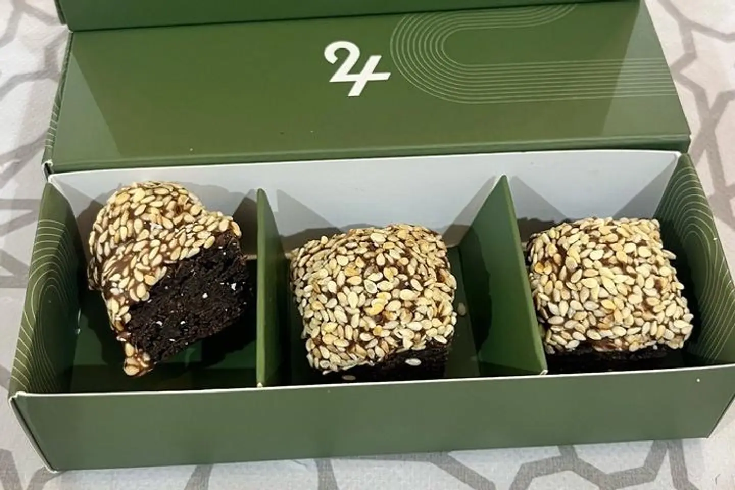 قطع براونيز - ثلاث قطع
