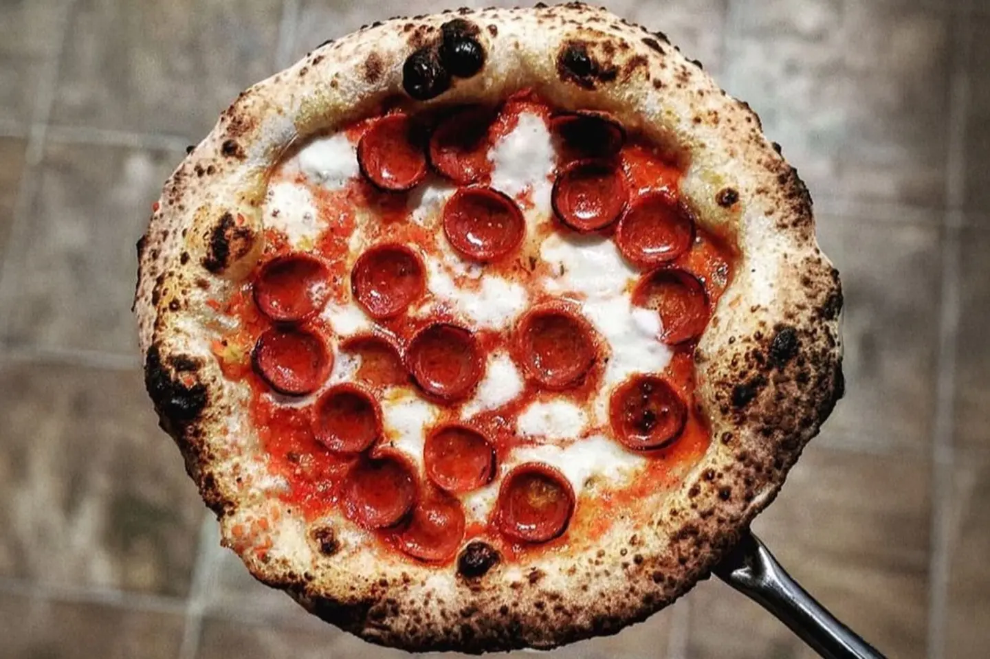 بيتزا بيبروني