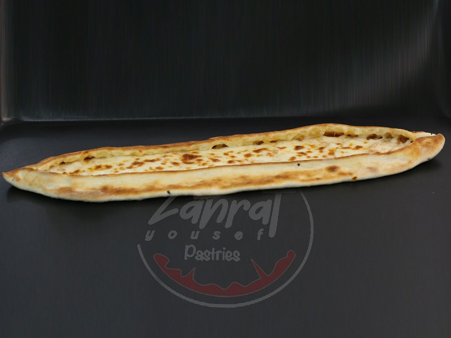 فطيرة جبن سائل مع موتزرلا