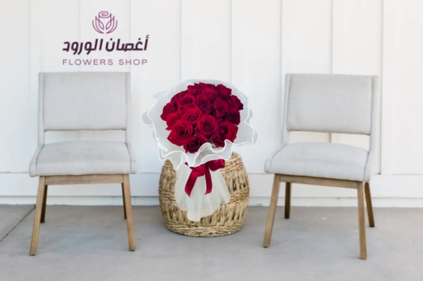 باقه احمر مسكه قماش دانتيل ابيض