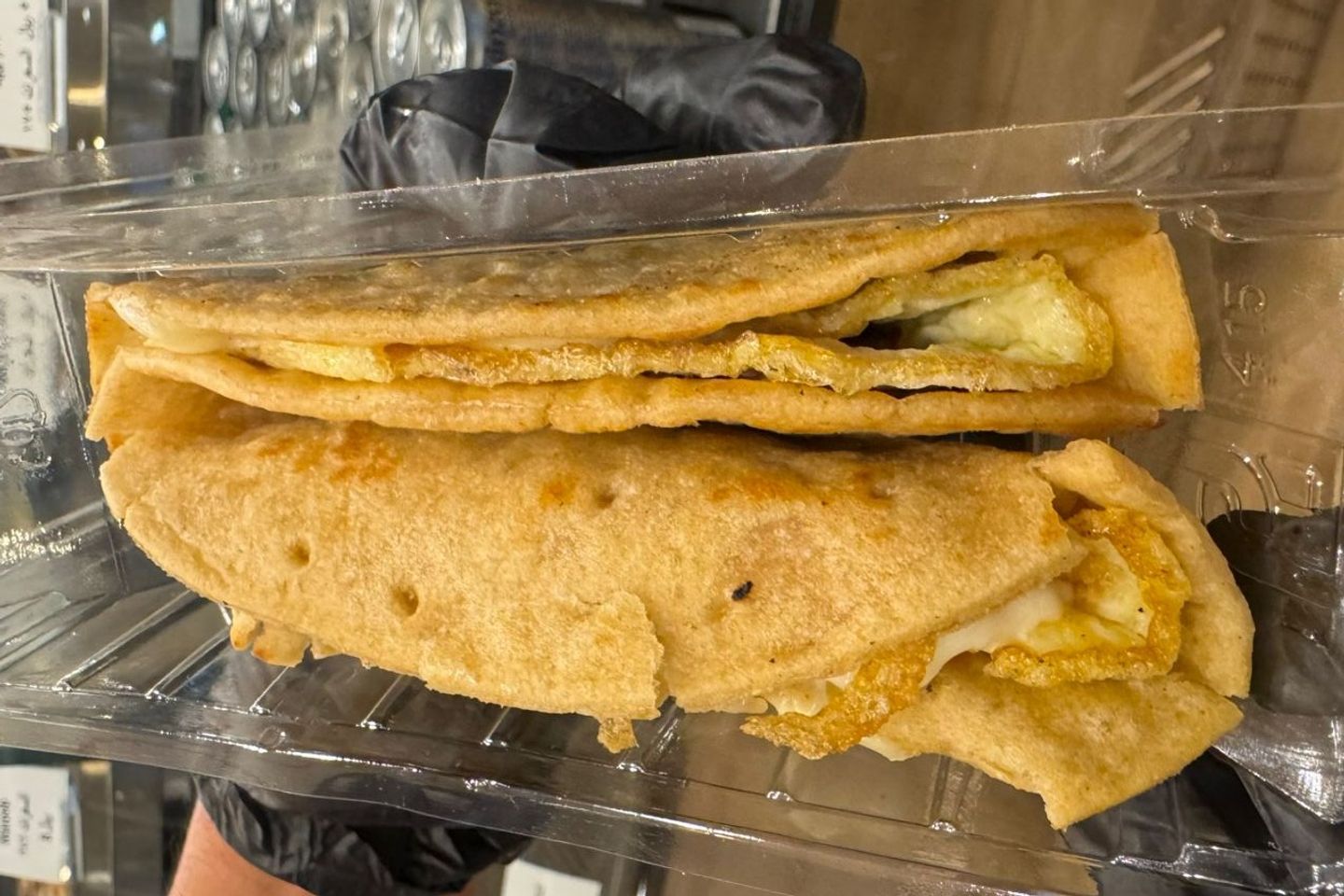 فطيرة بيض مع جبن السائل