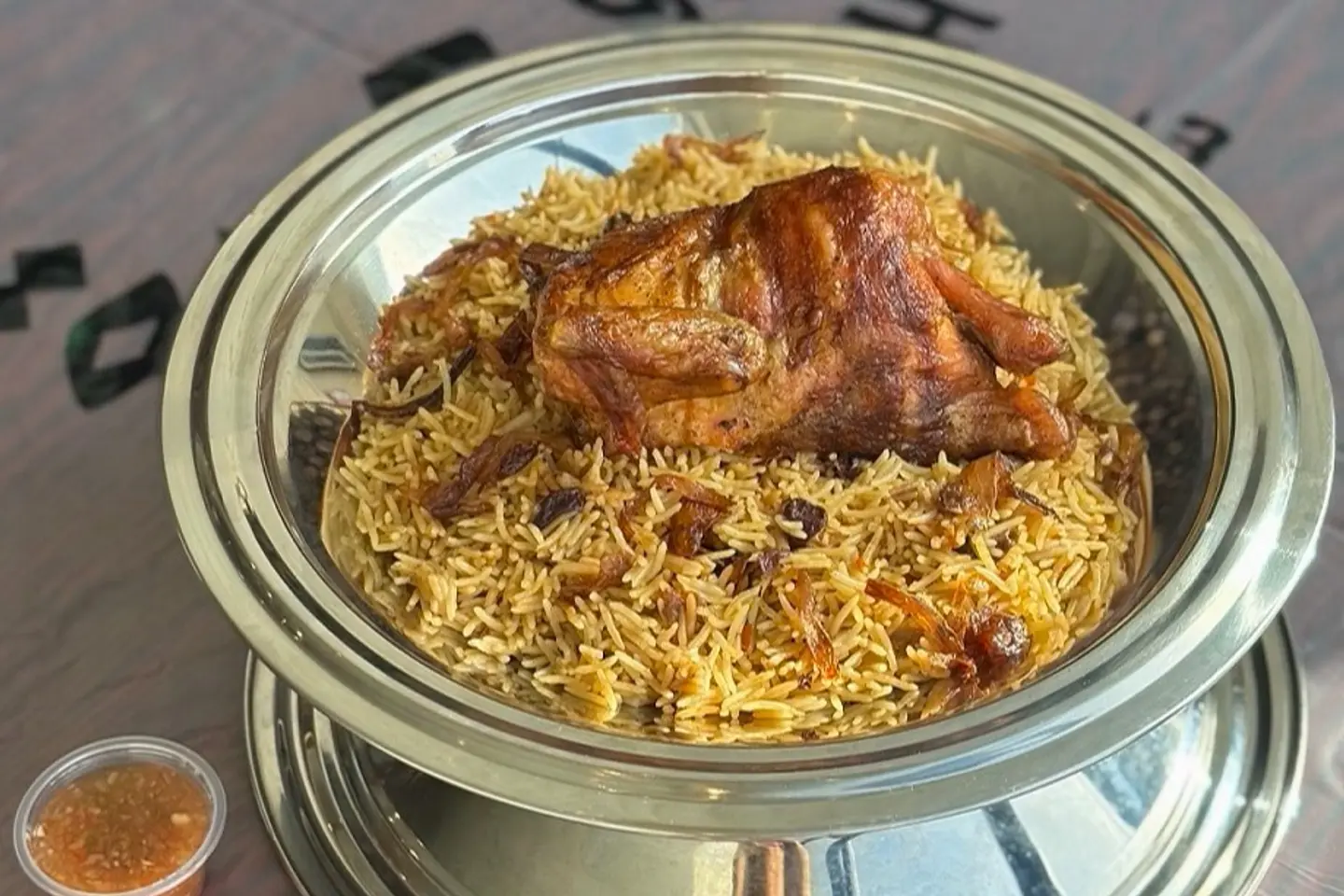 نصف دجاج مع أرز على الحطب