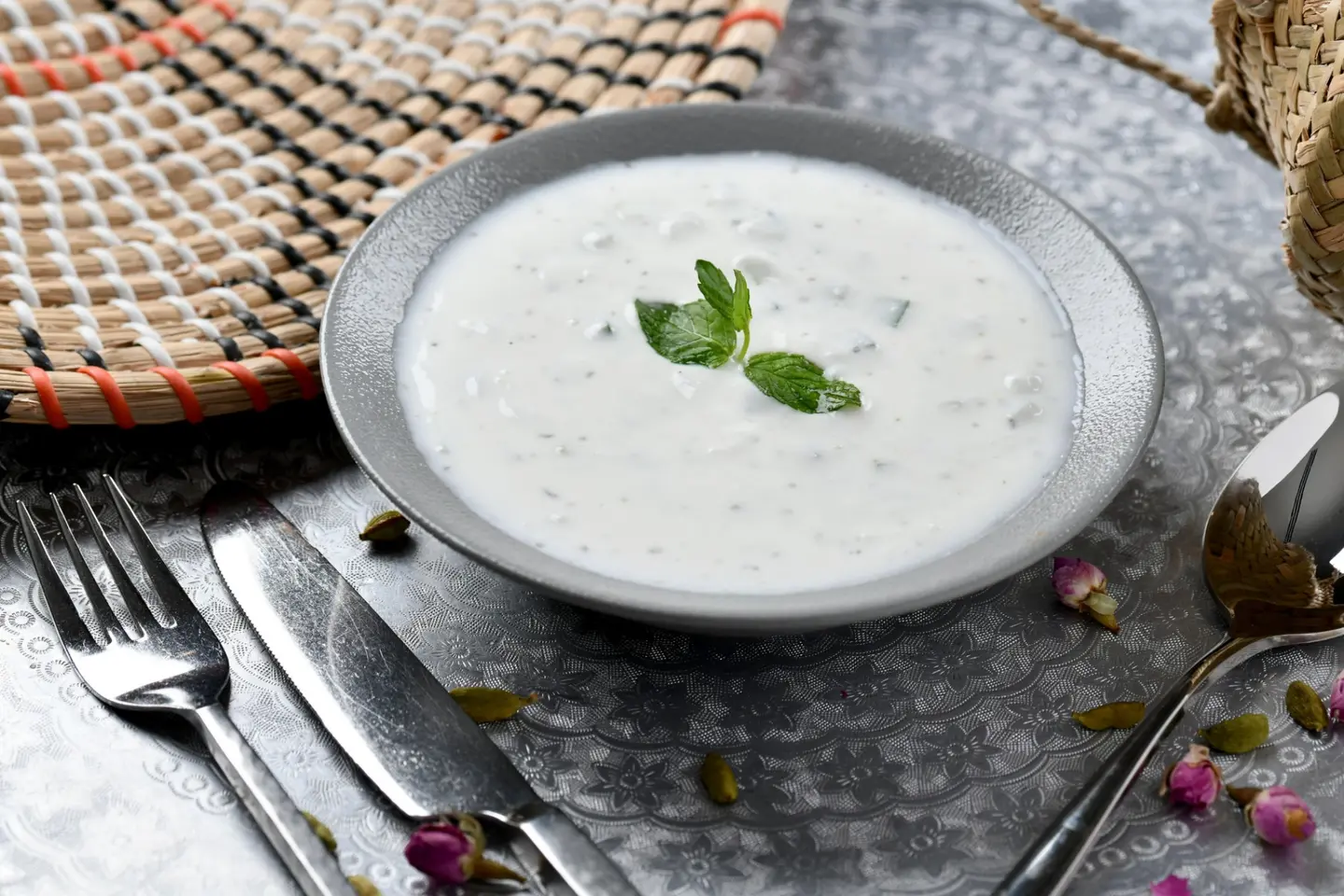 سلطة لبن
