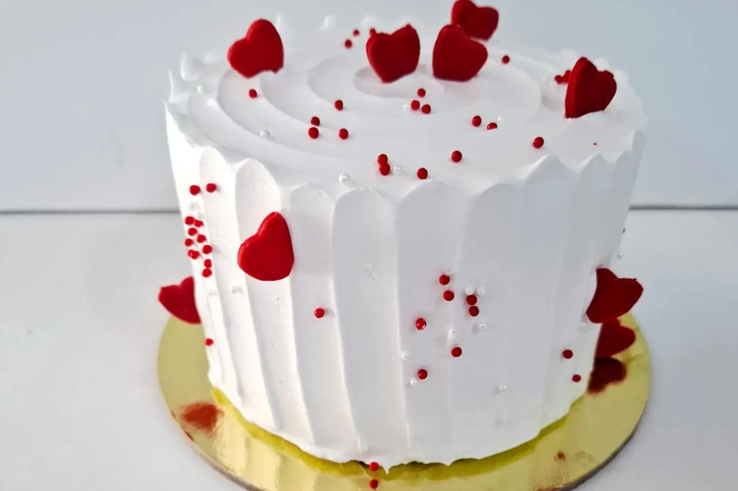 كيكة الميني اللذيذه مزينه بالقلوب