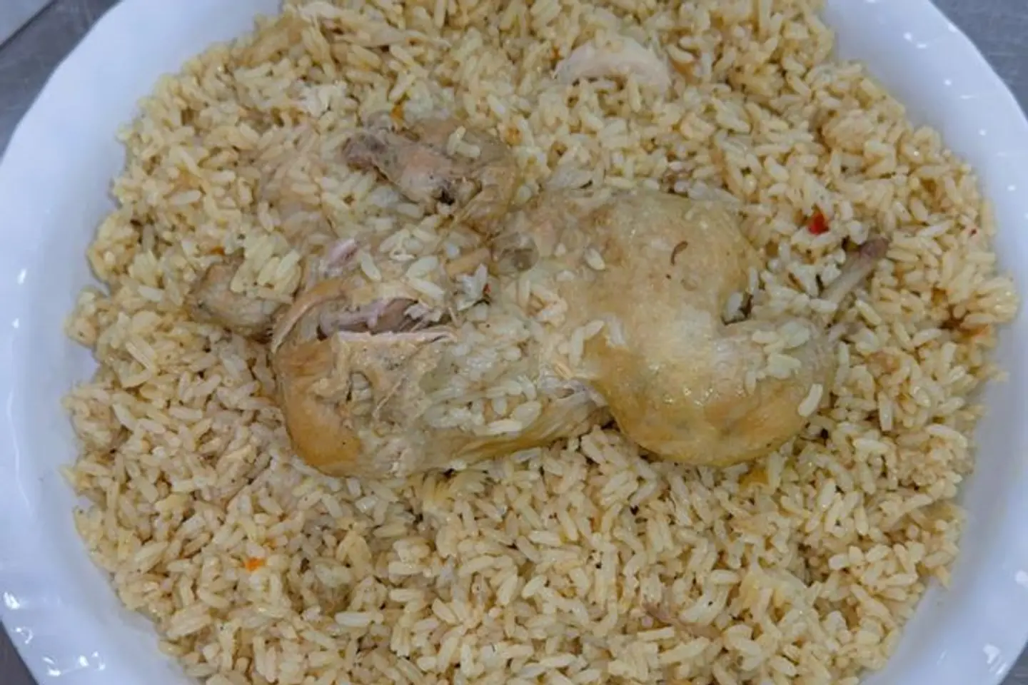 نص حبة دجاج مضغوط رز ابيض