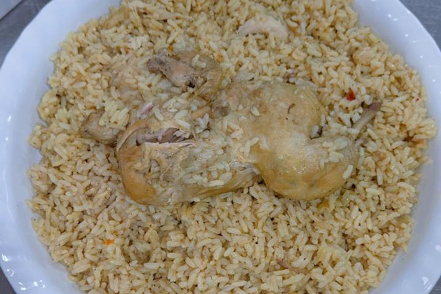 نص حبة دجاج مضغوط رز ابيض