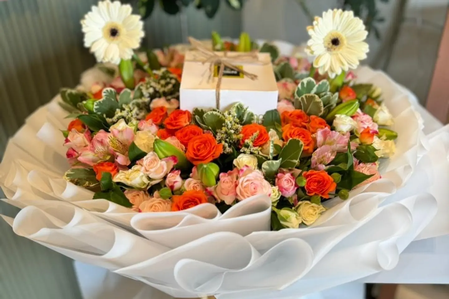 Patchi Chocolate With Natural Rose Bouquet