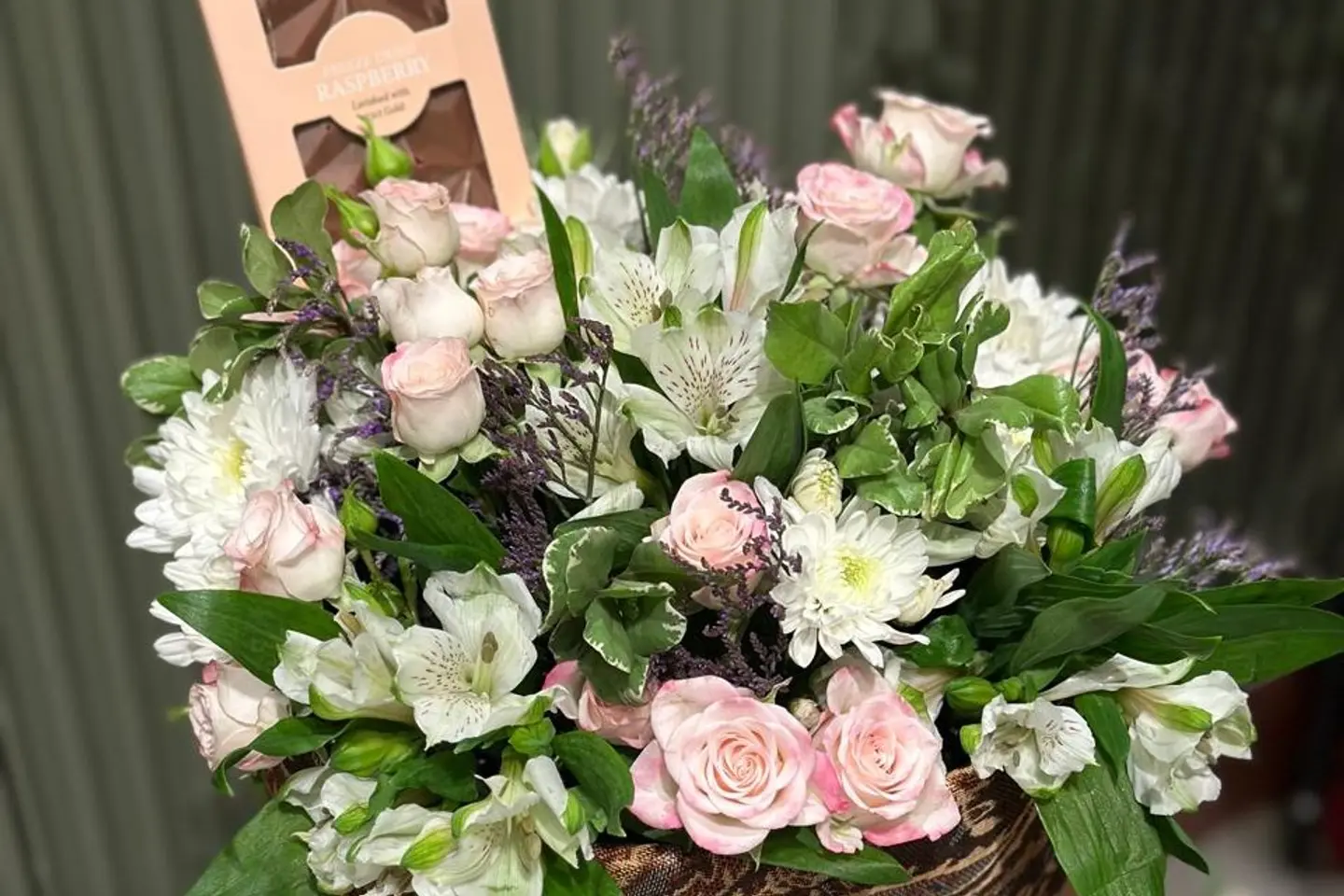 Livo Chocolate With Natural Flowers