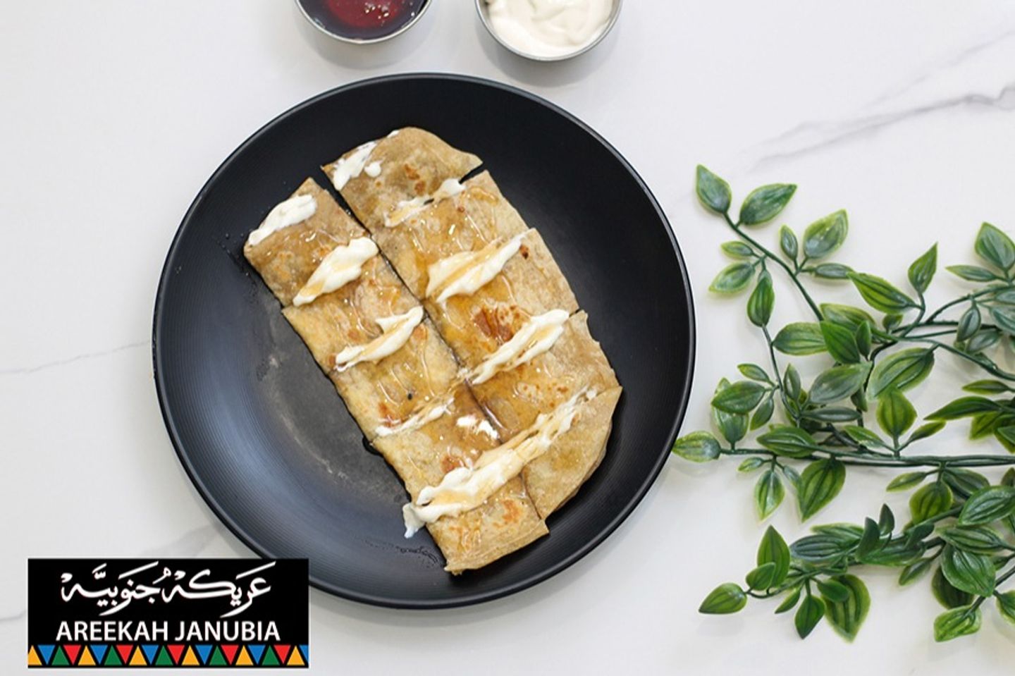 فطيرة جبنة مع قشطة وعسل