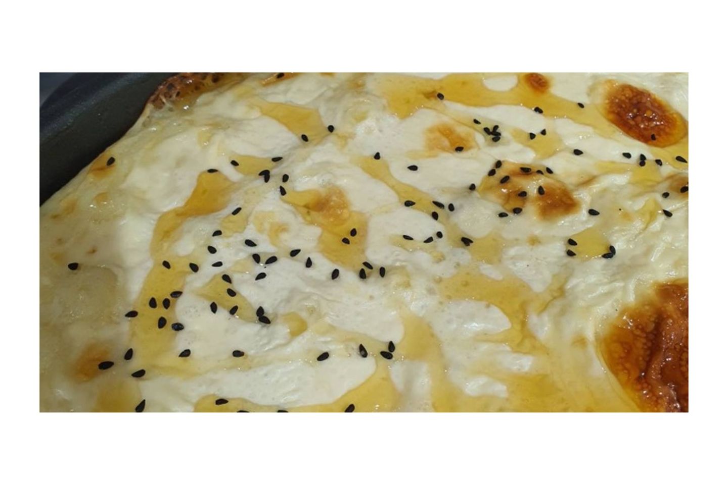 فطيرة ثلاثة اجبان مع عسل
