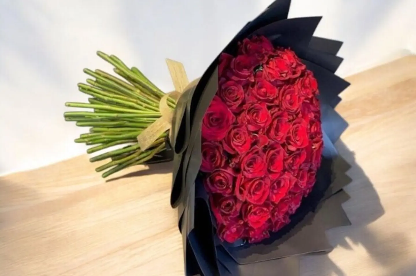 باقة ورد جوري أحمر ٥٠ ورده