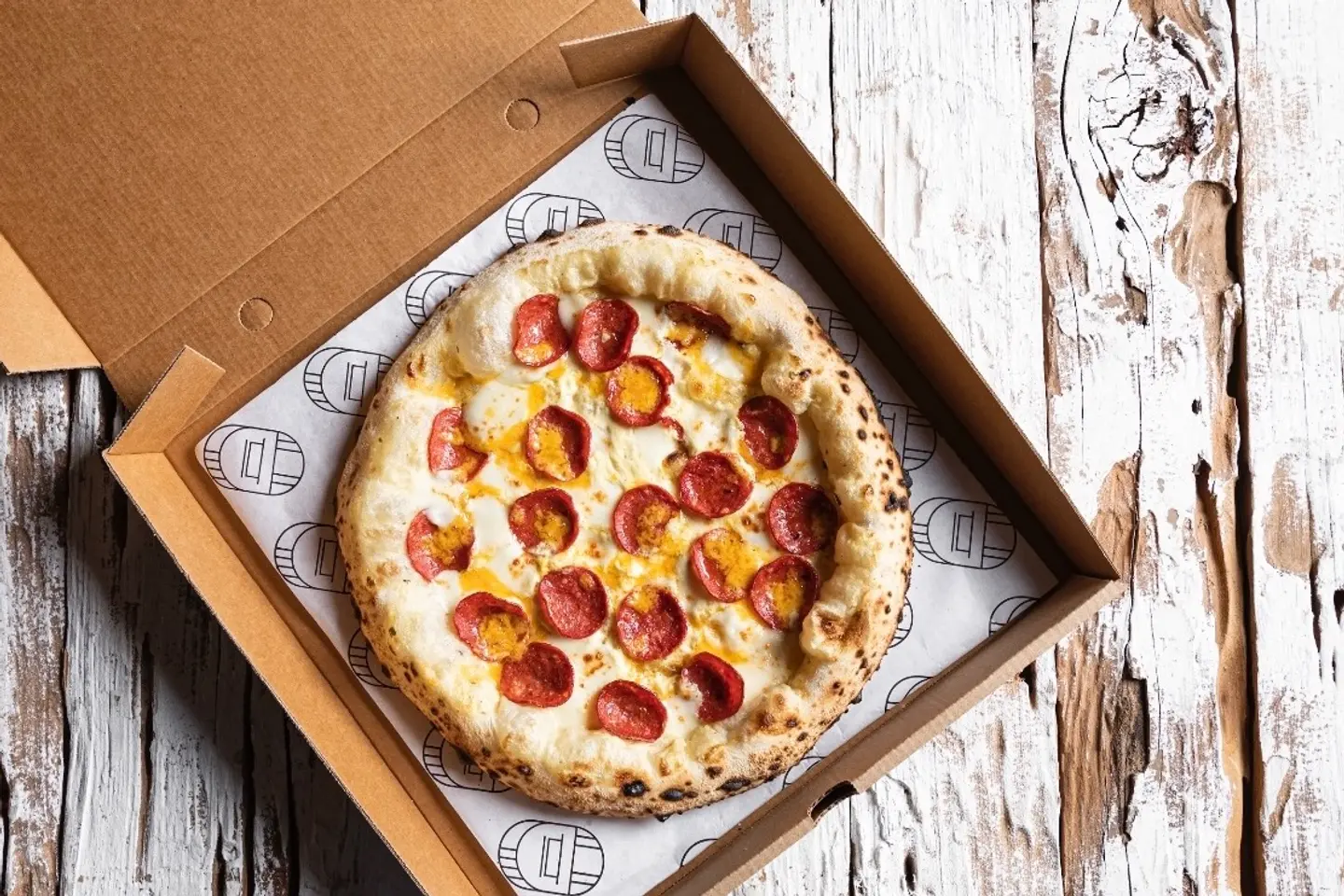 بيتزا بيبرونى وجبنه التشيدر