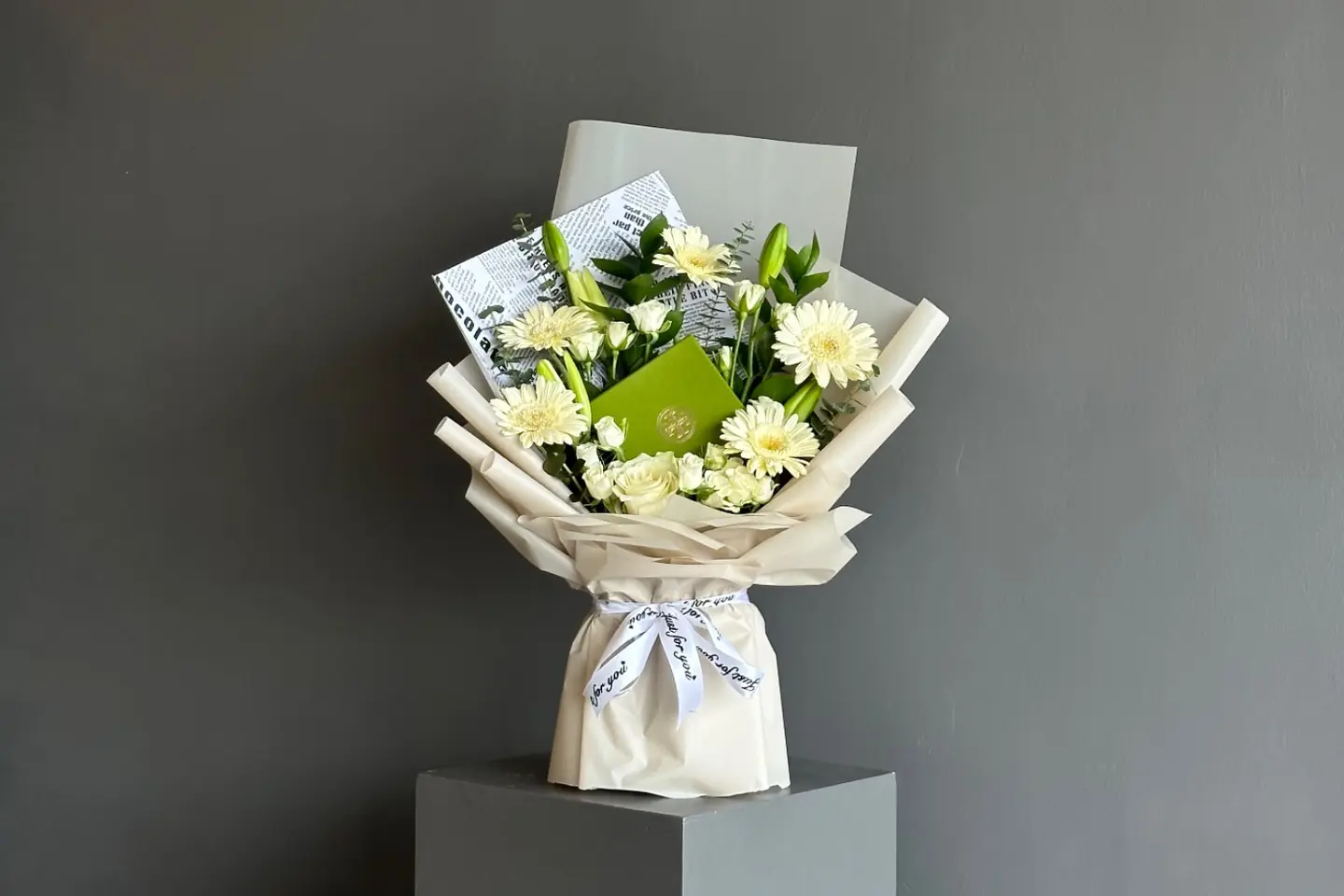 Tory Burch Bracelet With Natural Flower Arrangement