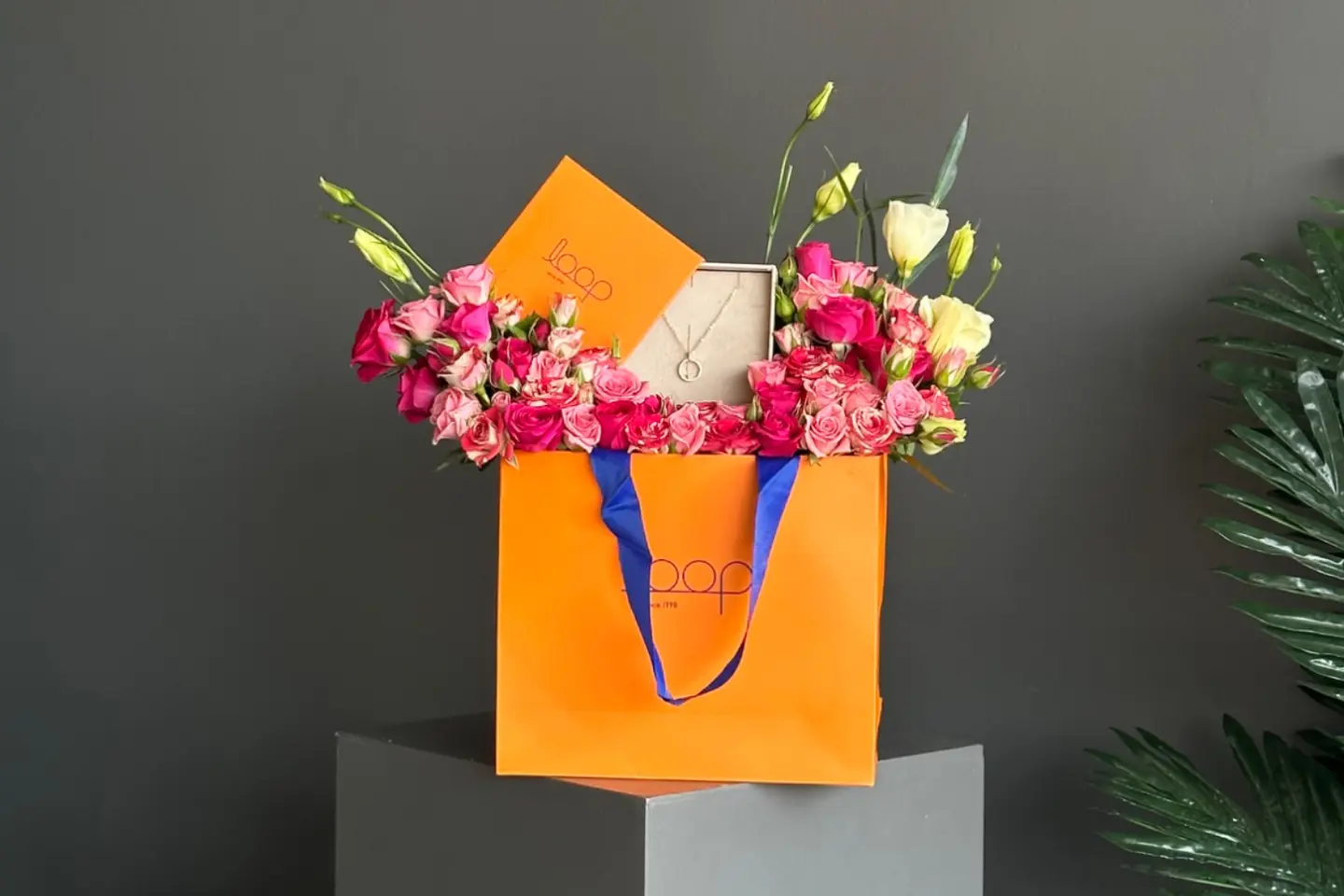 Oop Necklace With Roses 20