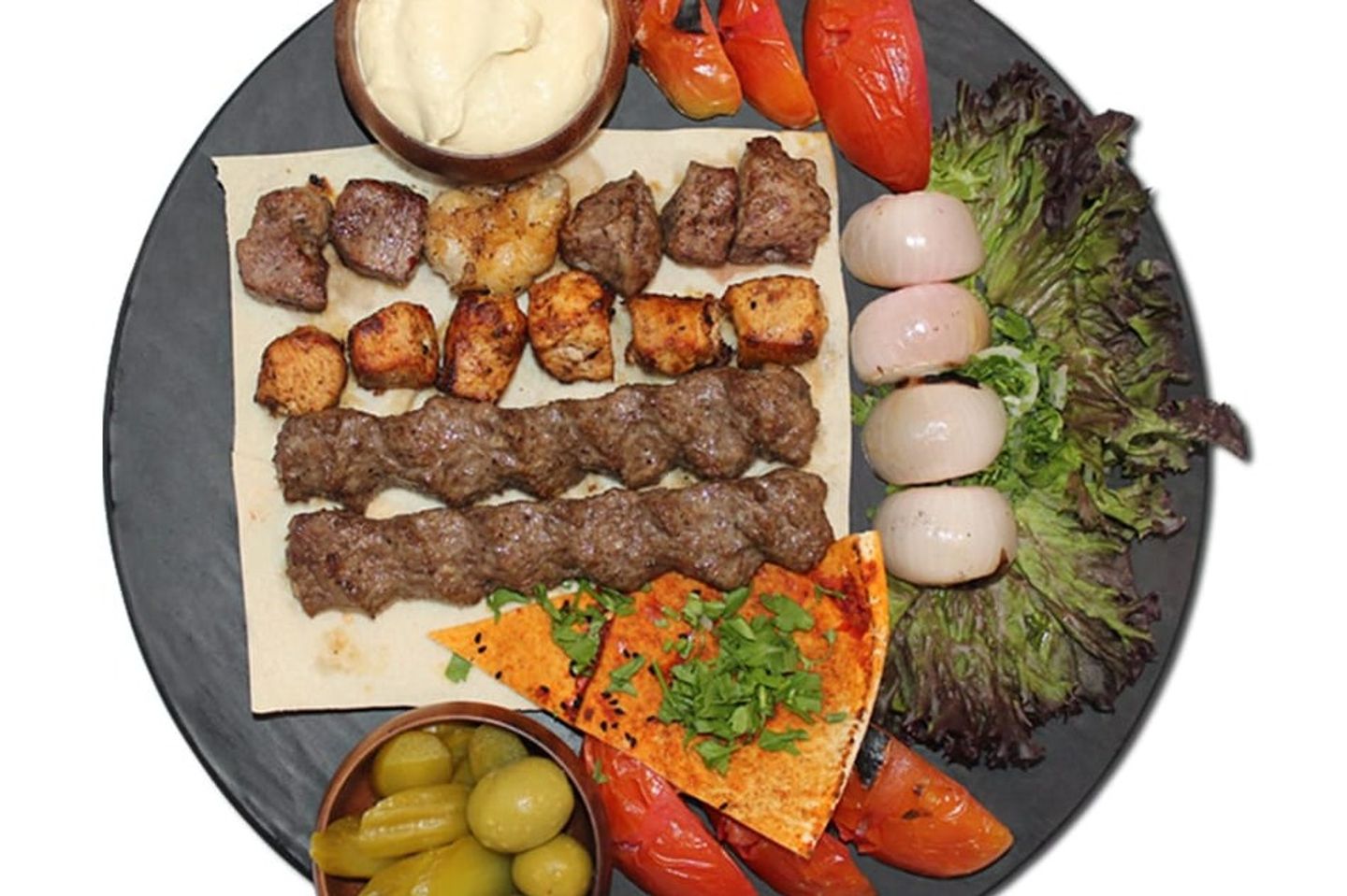 كيلو مشكل كباب و قطع لحم وشيش ع الأرز والسلطة