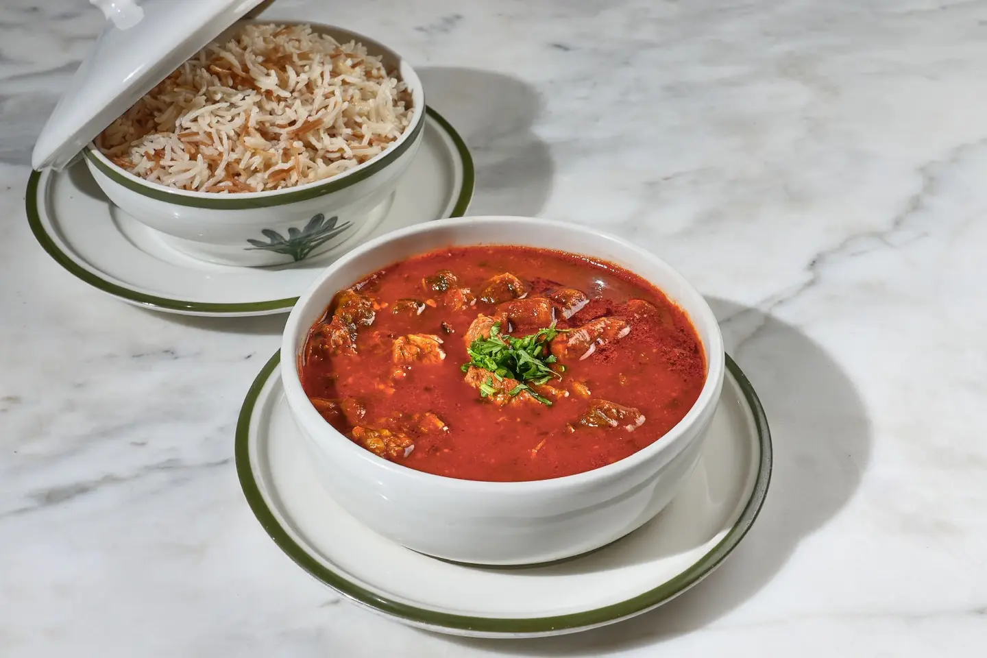 بامية باللحم مع أرز بالشعرية