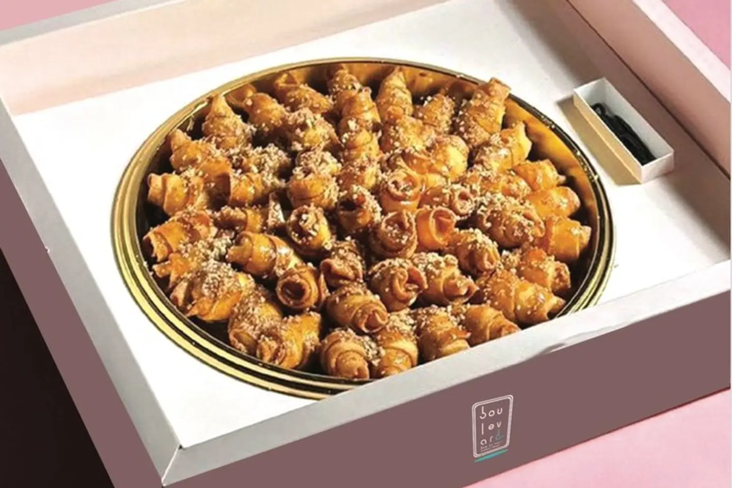 حلا الهبه - كرواسون السميد بالجبن المميز كبير