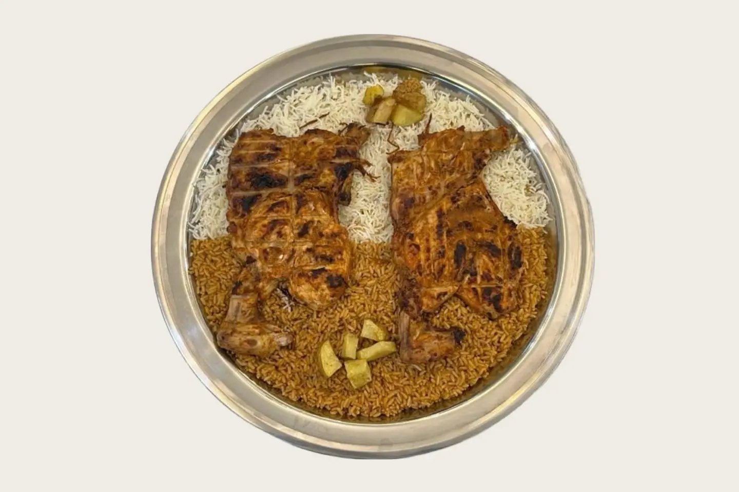 حبة دجاج عالفحم رز مشكل