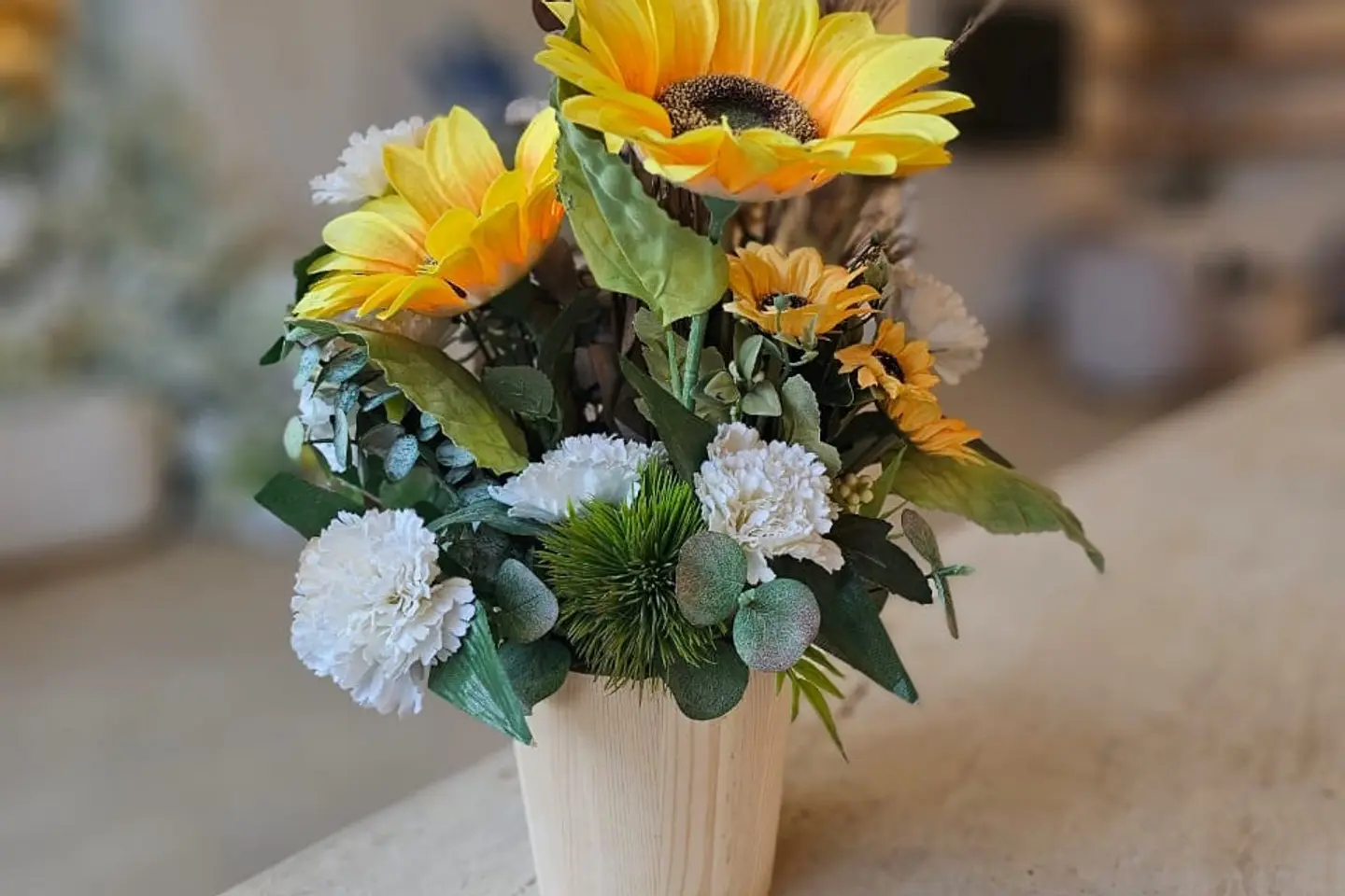 فازة دوار الشمس الخشبية