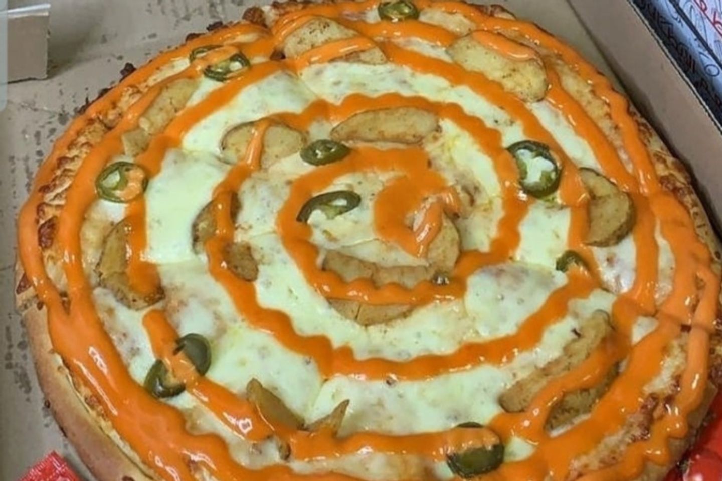 بيتزا الودجز بالهلابينو  / حار
