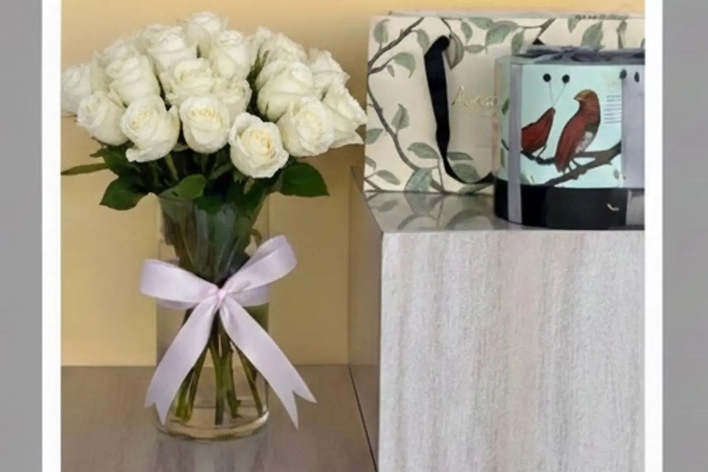 فازة ورد مع شوكولاته انوش ٣