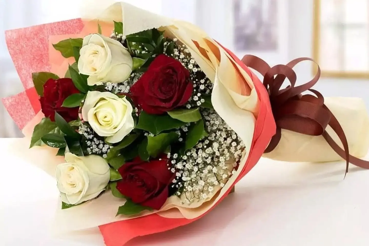 باقة حمراء وبيضاء