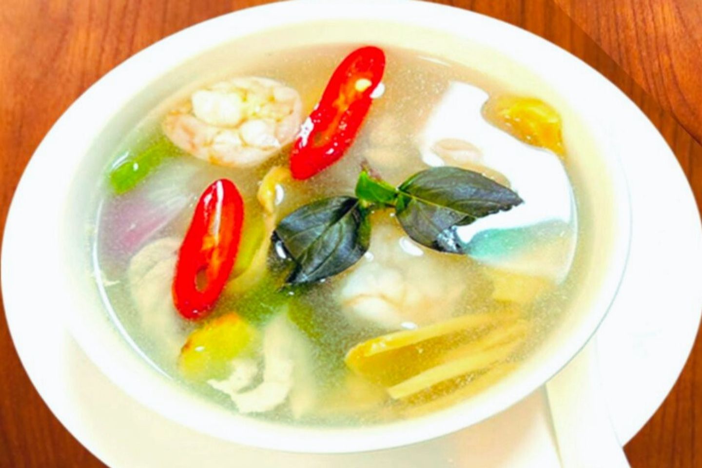 شوربة تايلاندية صافية
