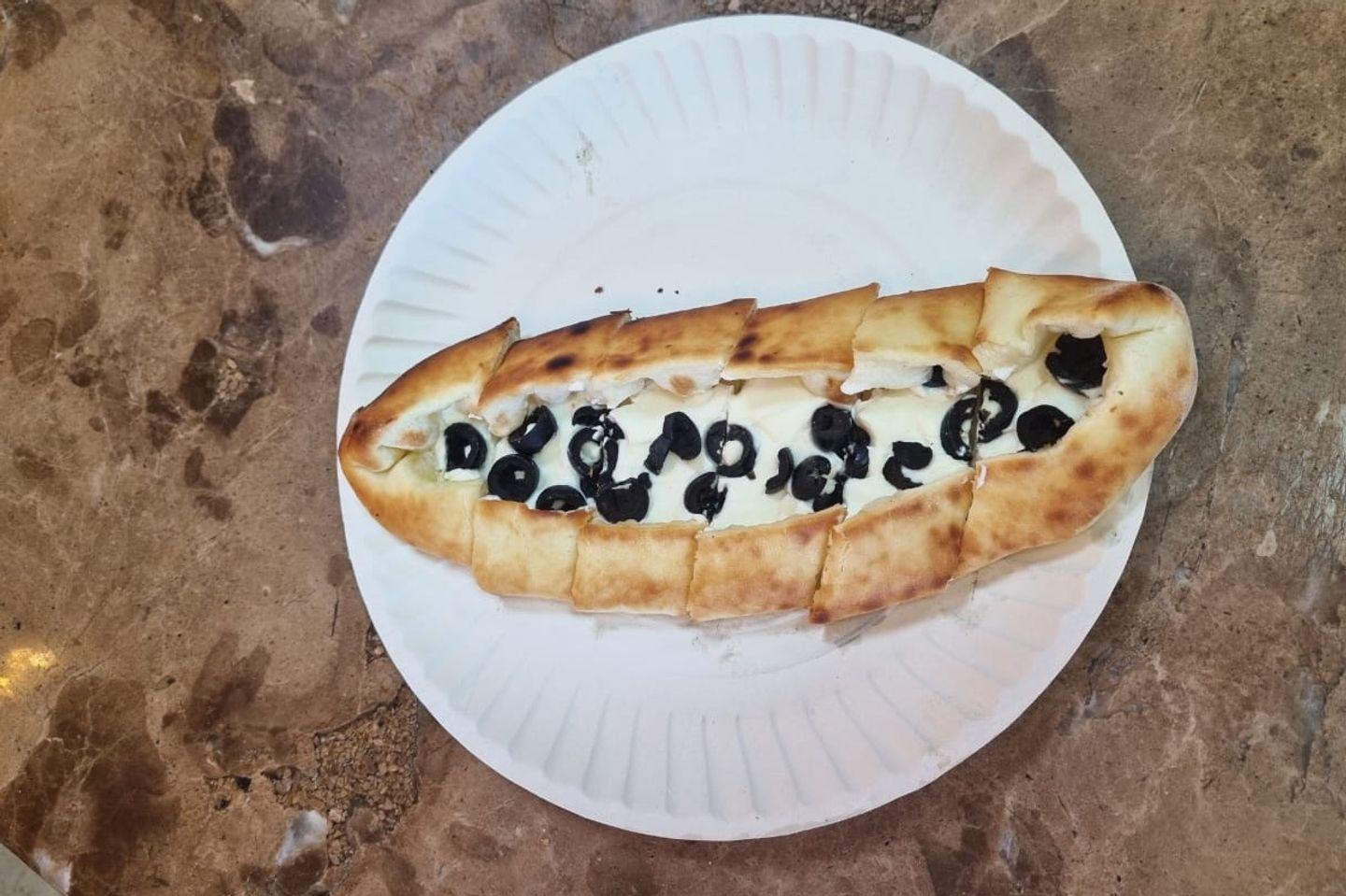 جبن بالزيتون