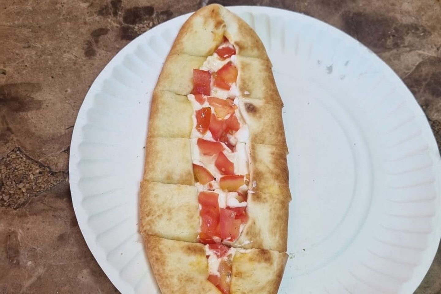 جبن بالطماطم