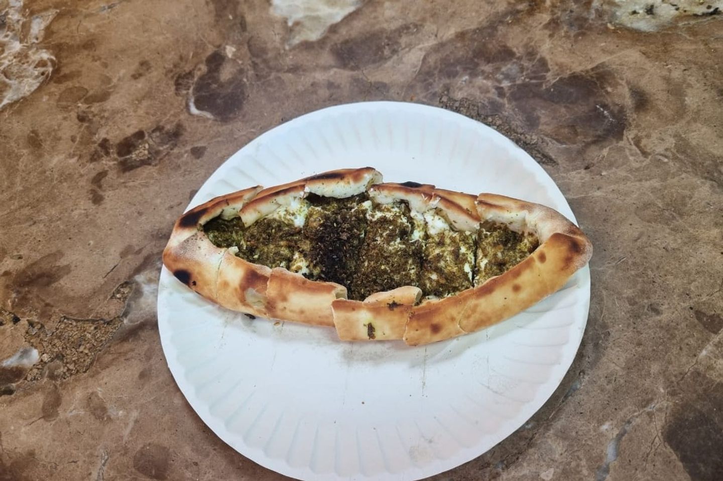 جبن بالزيتون والزعتر