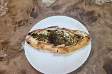 جبن بالزيتون والزعتر