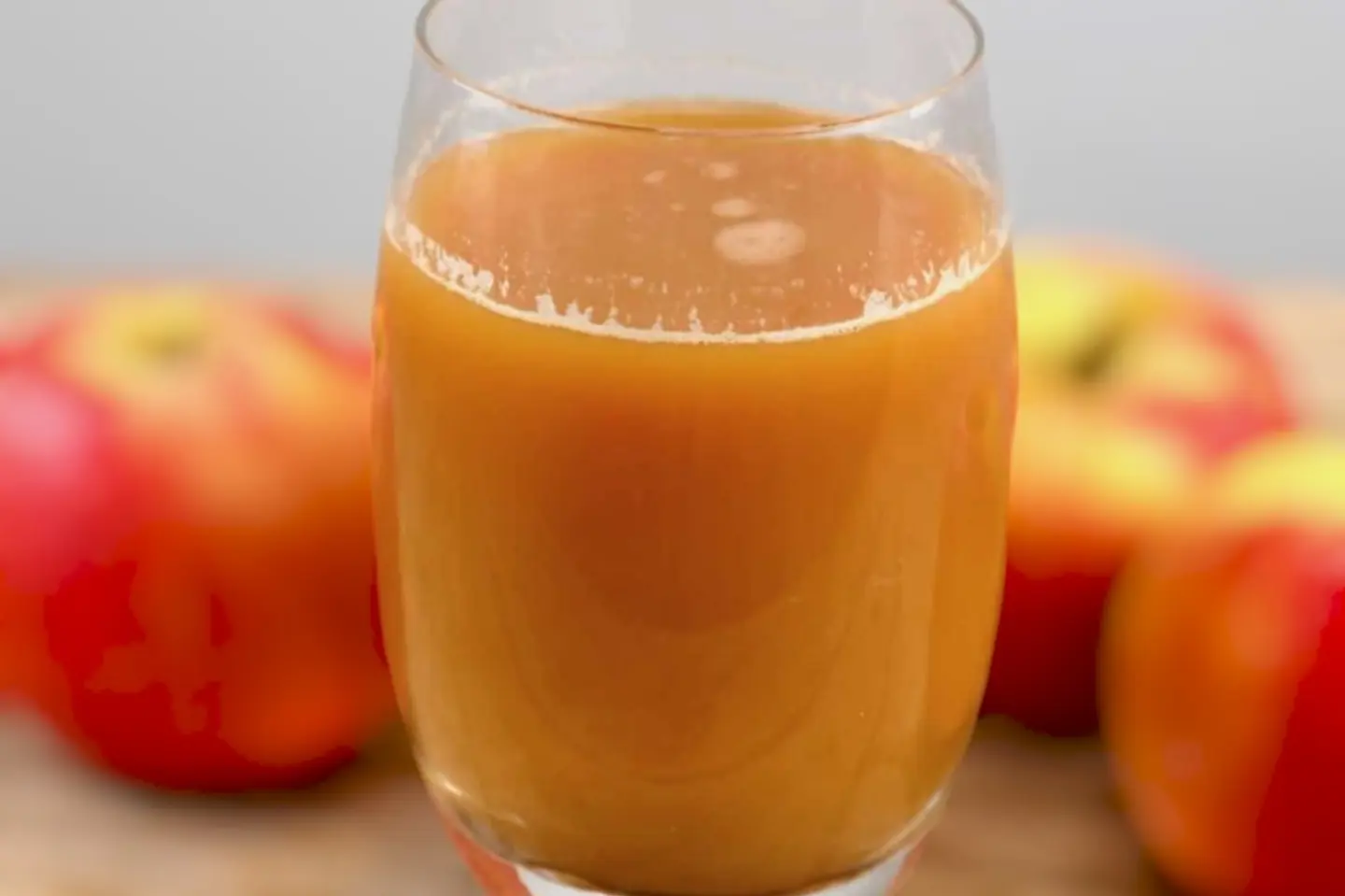 عصير تفاح - كوب