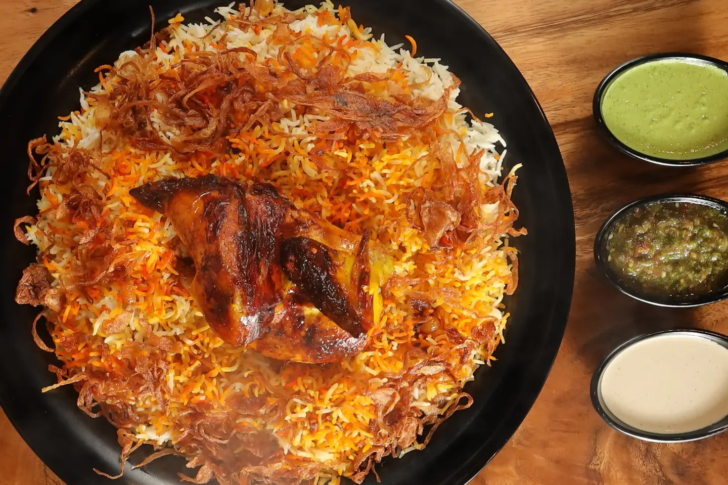 نصف حبة دجاج شواية مع ارز شعبي