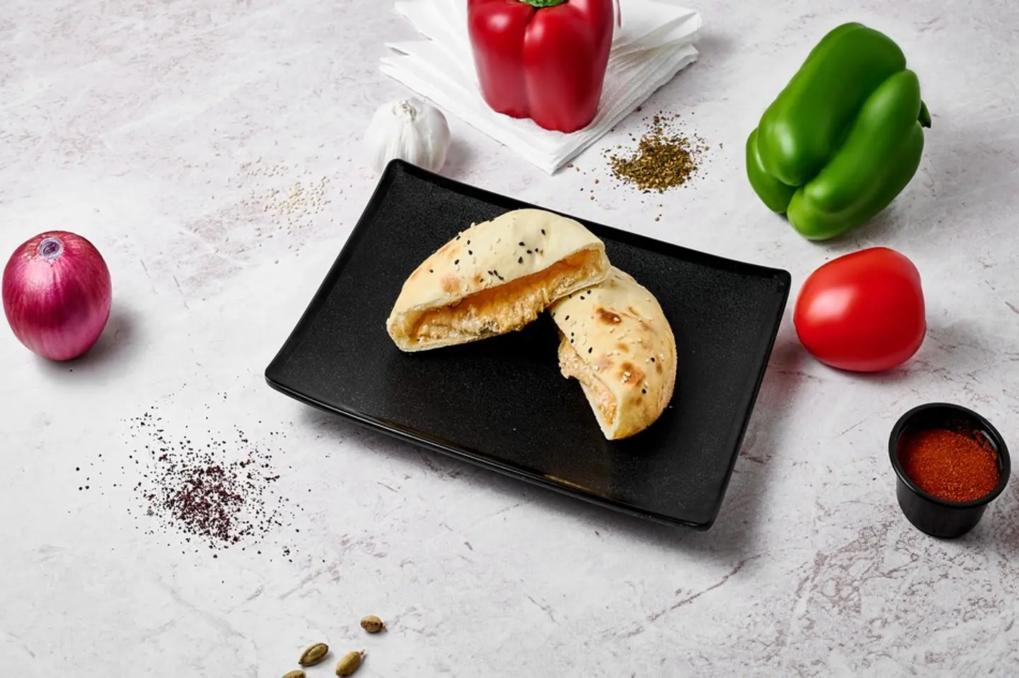 ساندويش حلاة طحينية مع جبن