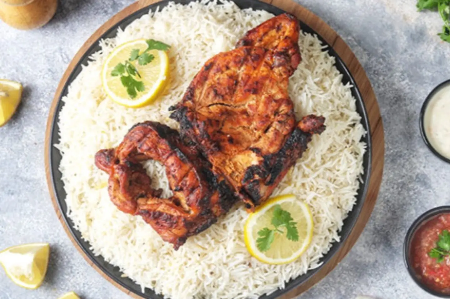 نص حبة على الفحم مع رز