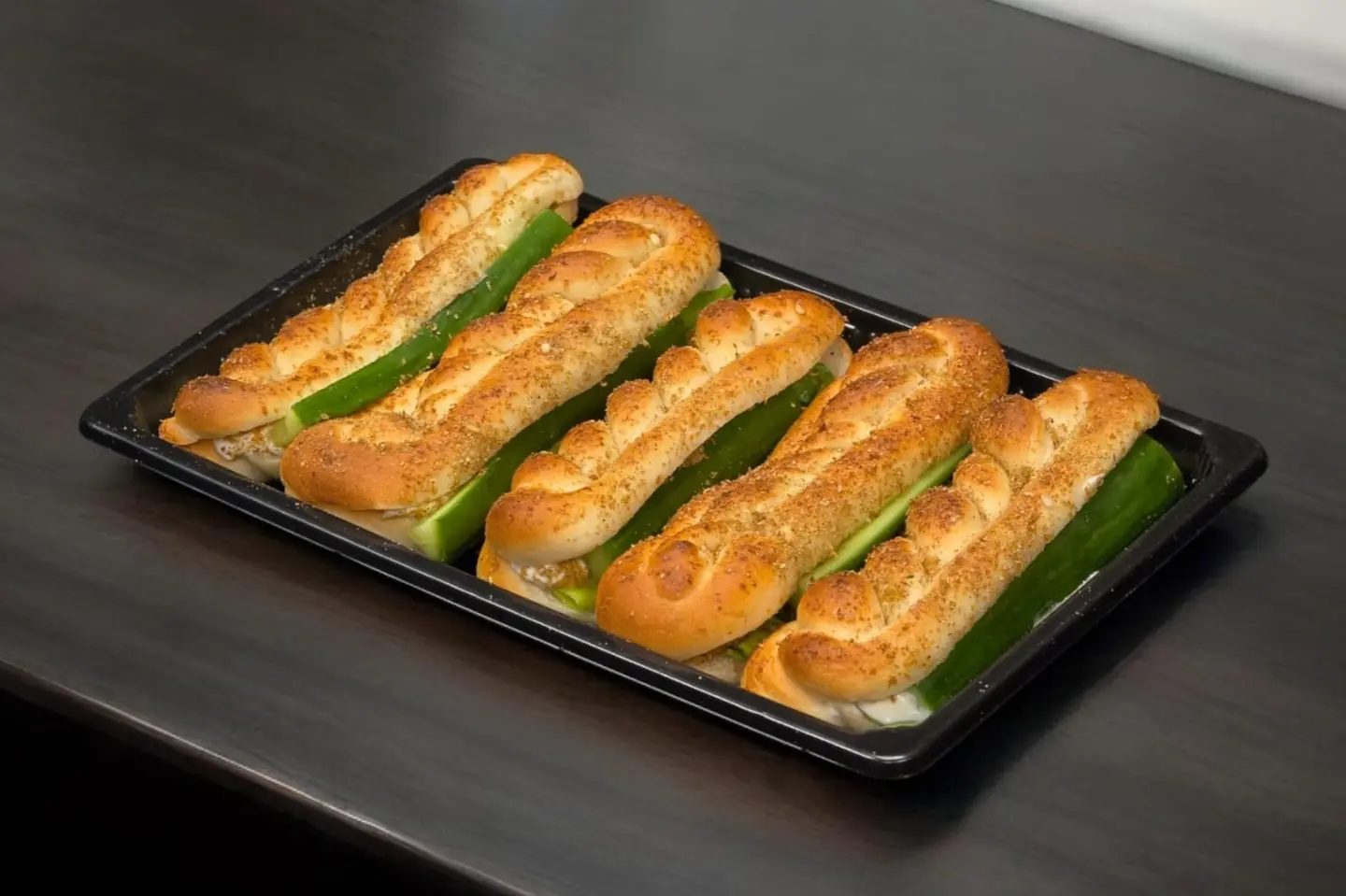 طبق فطيرة لبنة بالزعتر