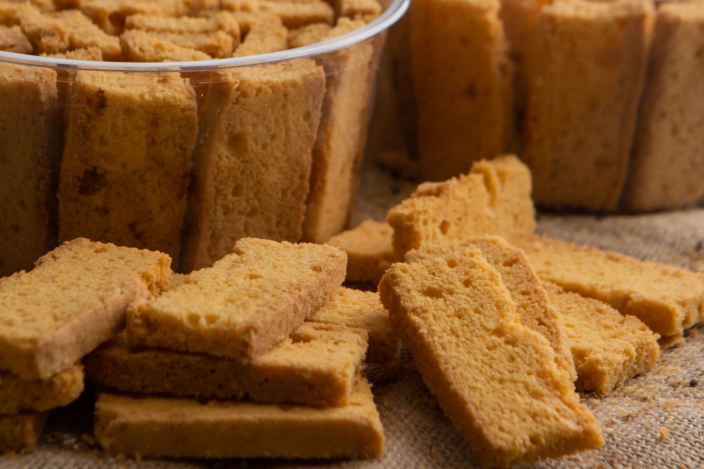 Rusk Vanilla Cake