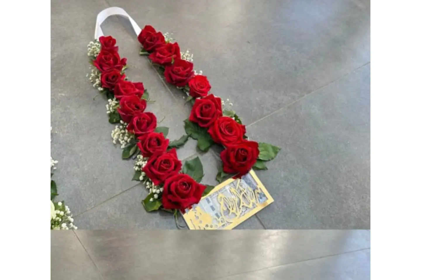 عقد الورد الرهيب