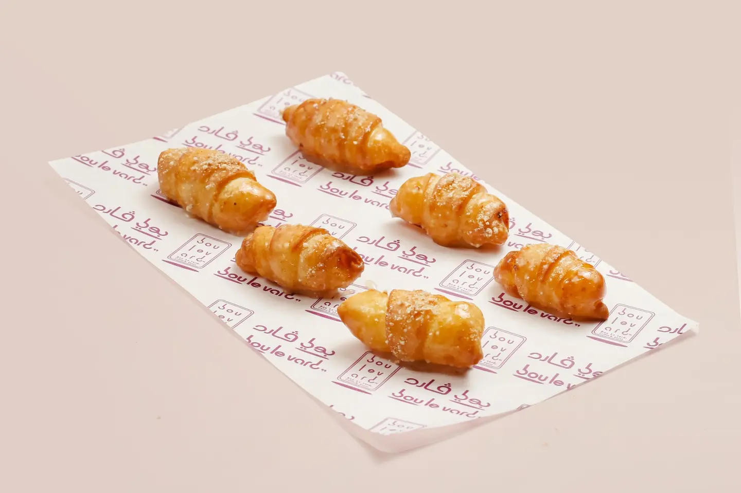 حلا الهبة كرواسون السميد صغير عدد عشرون قطع