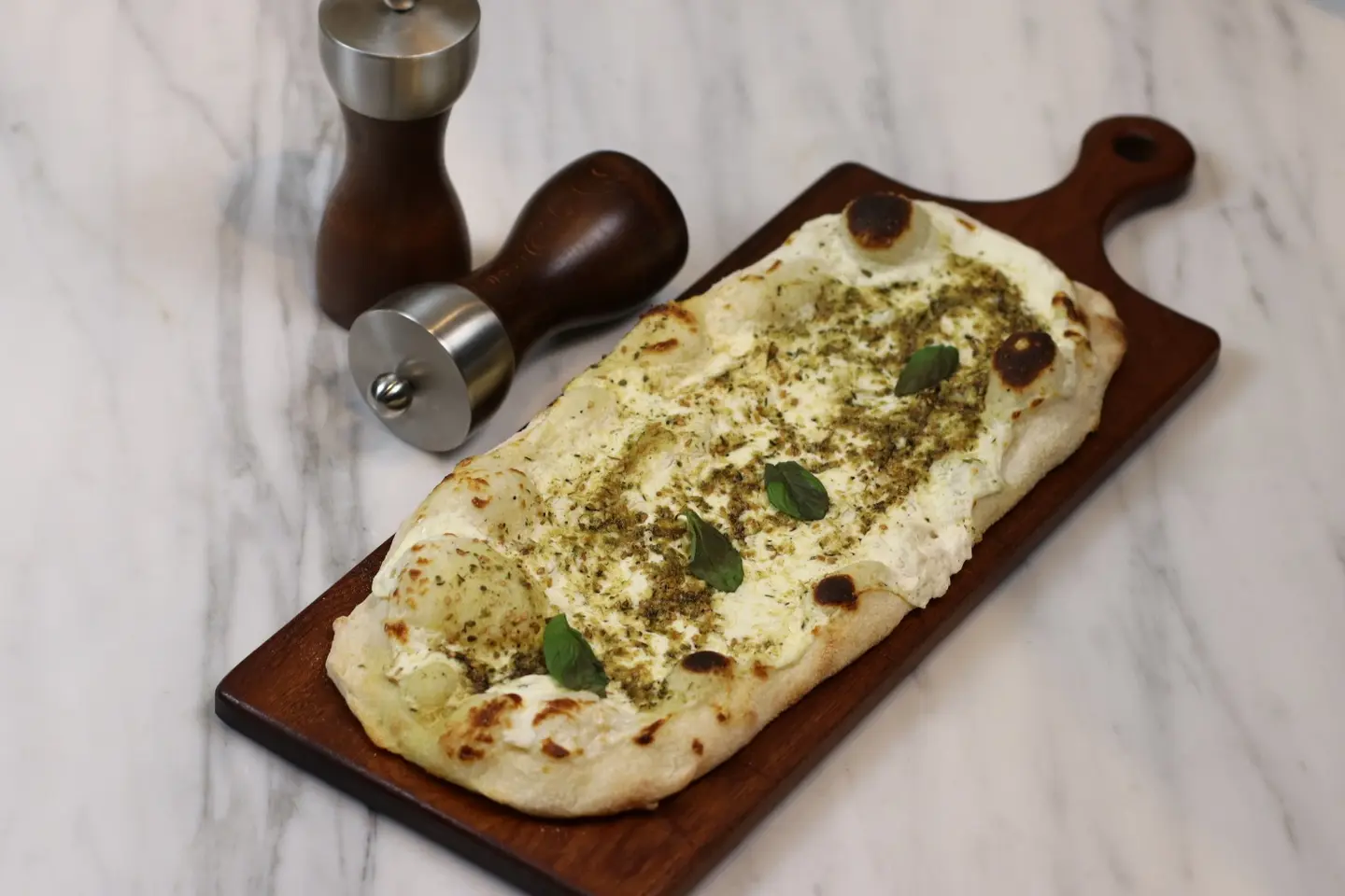 مناقيش لبنة مع زعتر