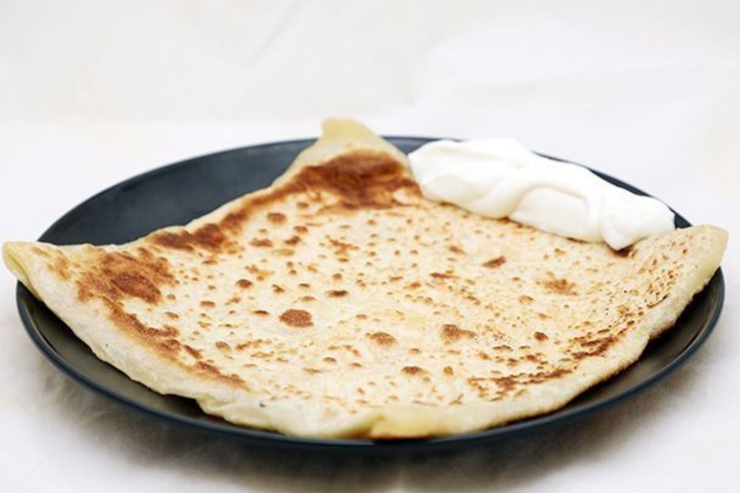 مطبق قشطة مع عسل
