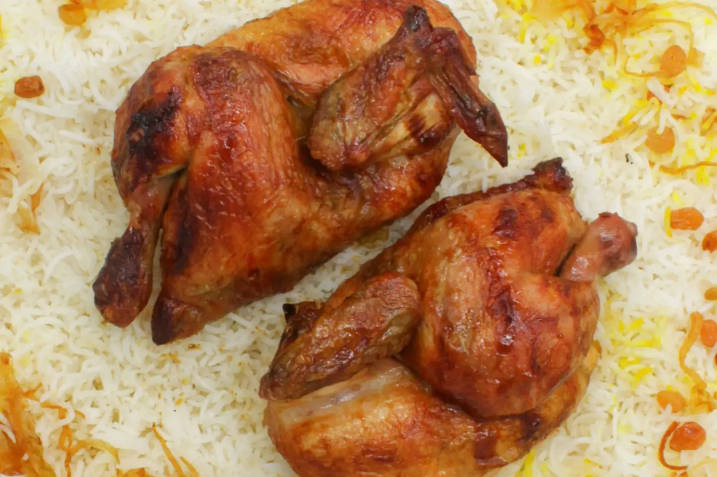 نصف حبة دجاج شواية أرز مندي