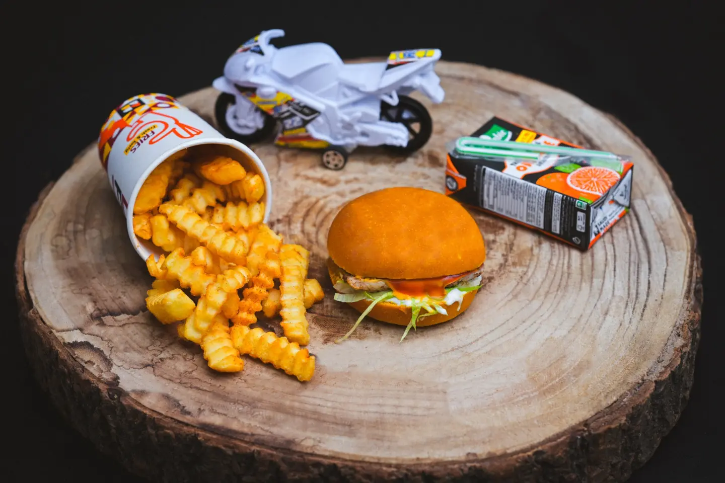 وجبة أطفال برجر دجاج مشوى