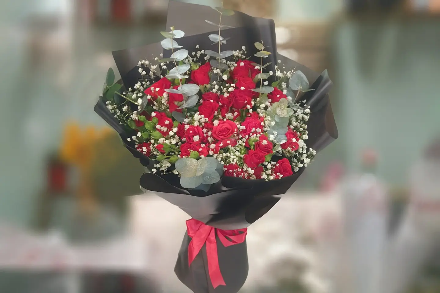 باقة ورد أحمر صغير ٦ - مطابق للصورة