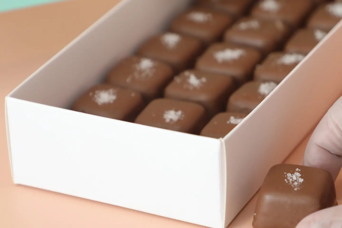 بايتس براوني بالكراميل المملح - بوكس ثلاثه وثلاثون حبه