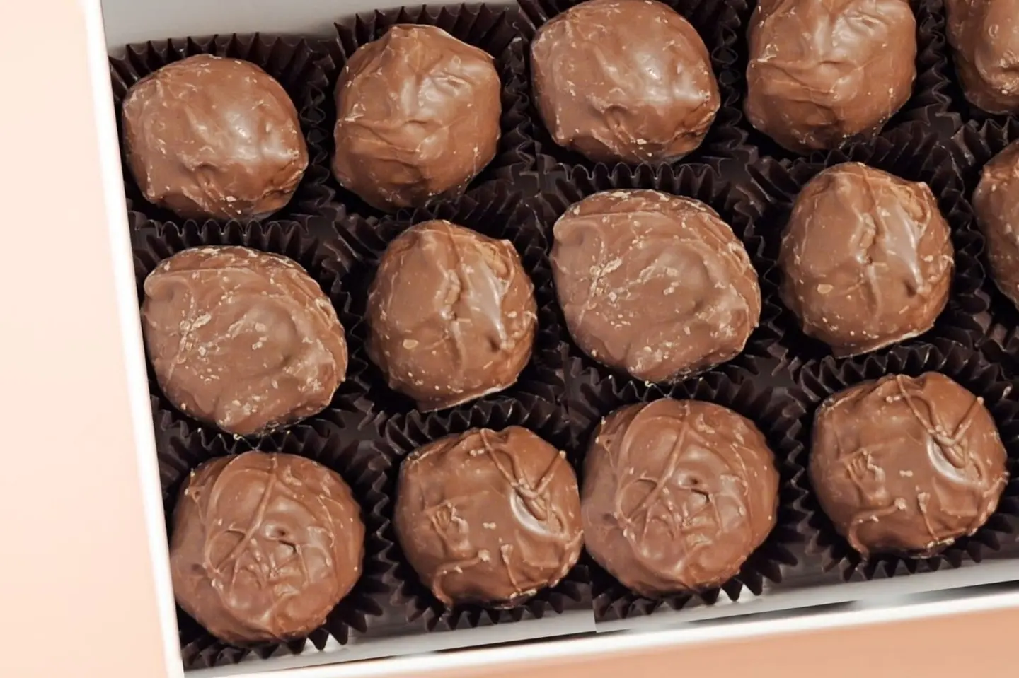 كرسبي ميلو - بوكس ثلاثة وثلاثون حبه