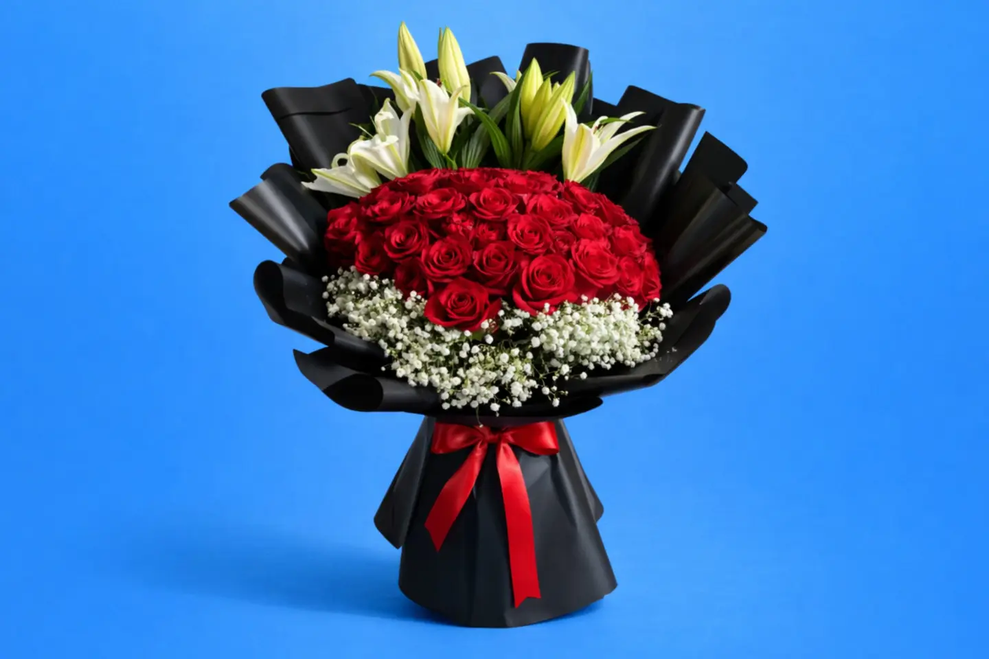 باقة الرومانسية الملكية بالورد والزنابق ٠٢٧٣