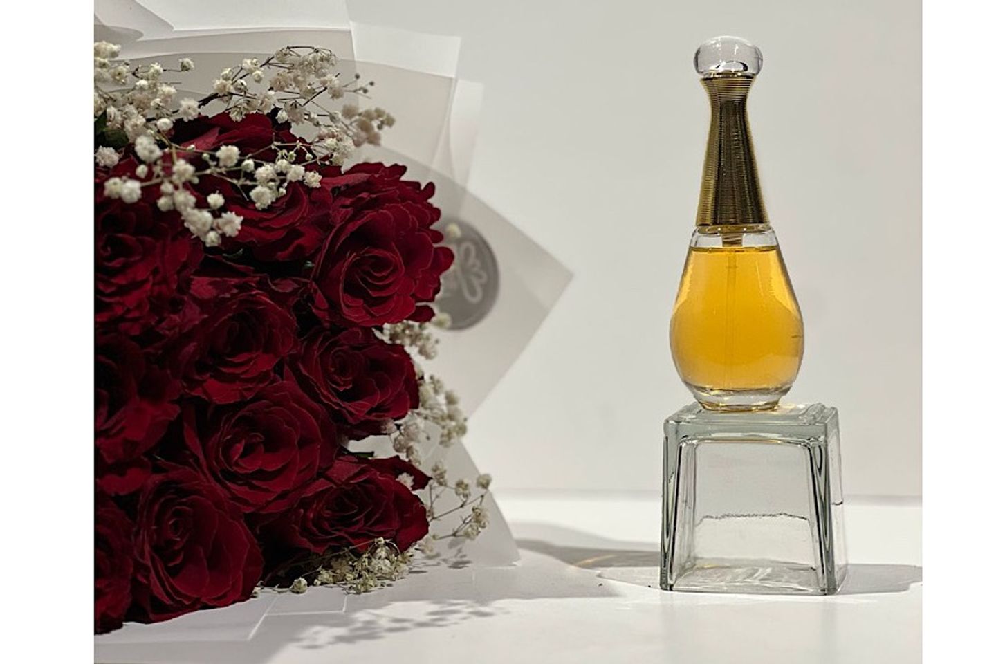 عطر ميني مع بوكيه رقيق